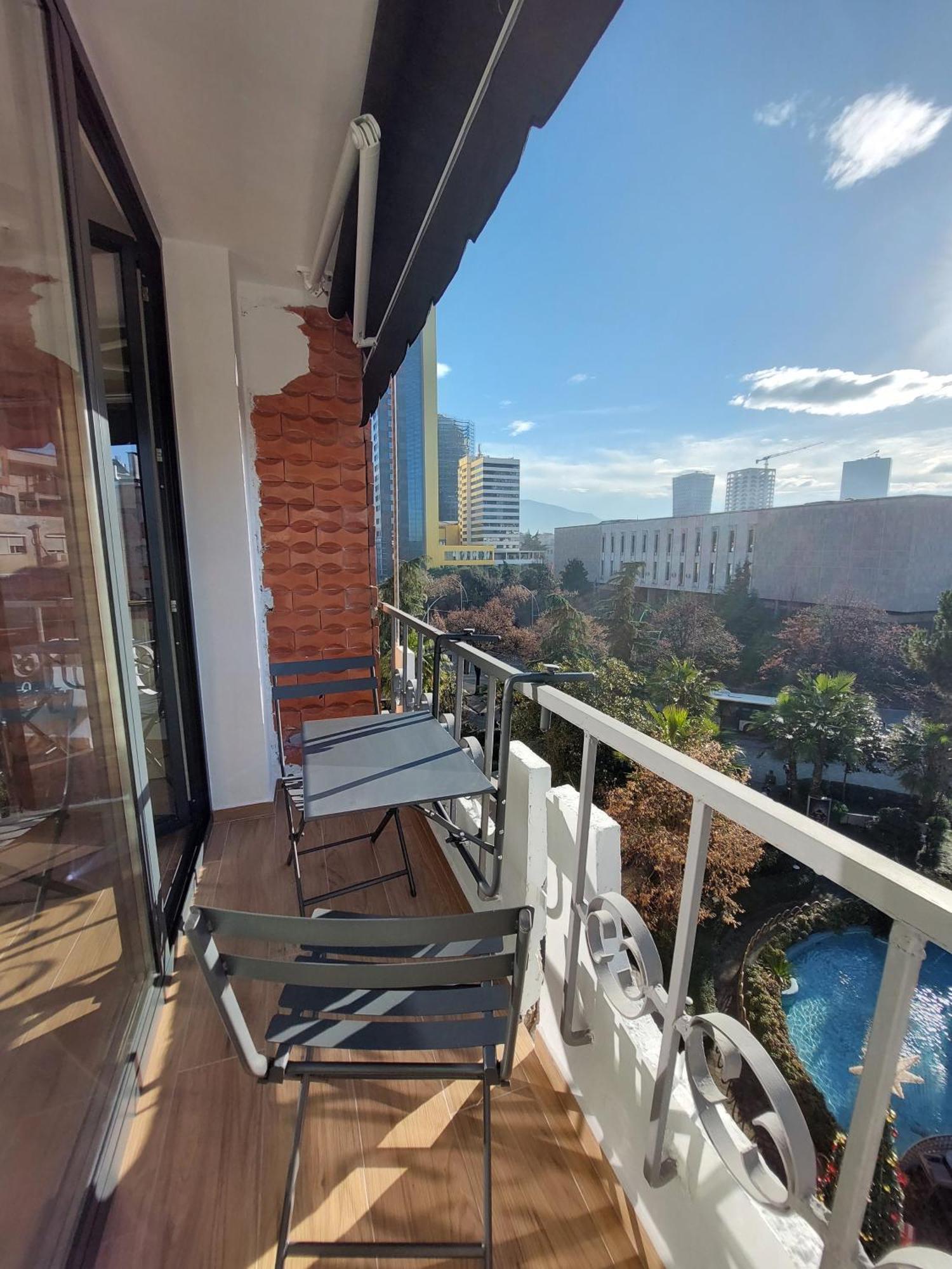 Behome Tirana Buitenkant foto